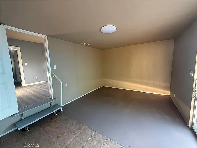 1045 Locust St — Photo 18
