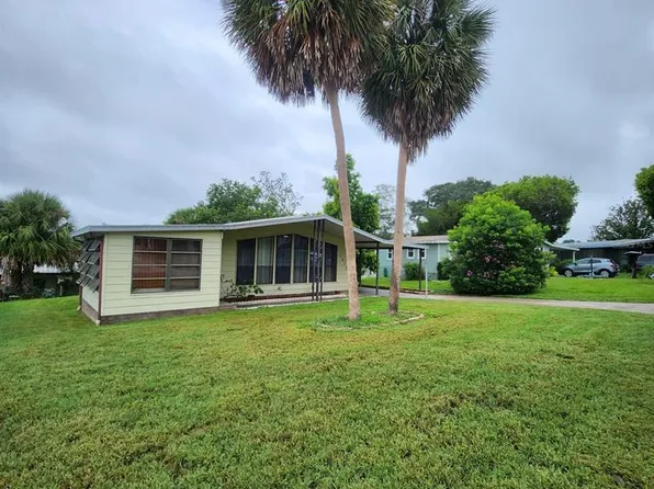 1012 Parker Pl, Lady Lake, FL 32159