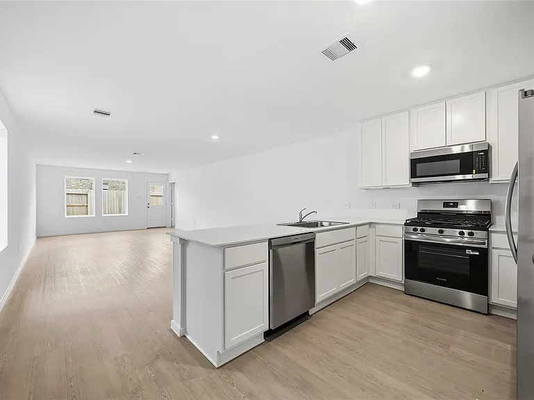 16842 Spotted Oak Dr — Photo 10