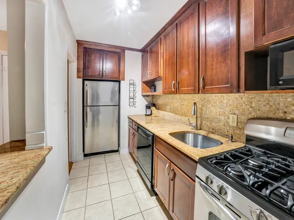 345 East 52nd Street image 3 of 8