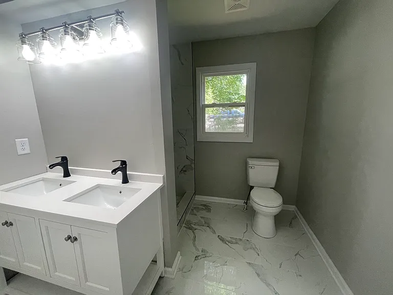 Master bath/double vanity