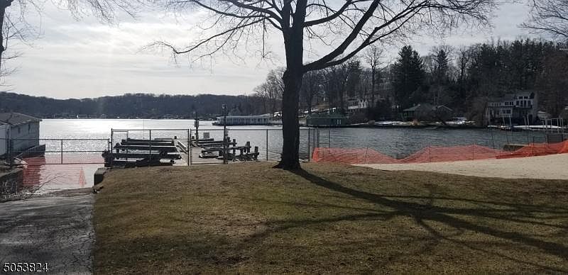 2nd image of 139 Lakeside Blvd