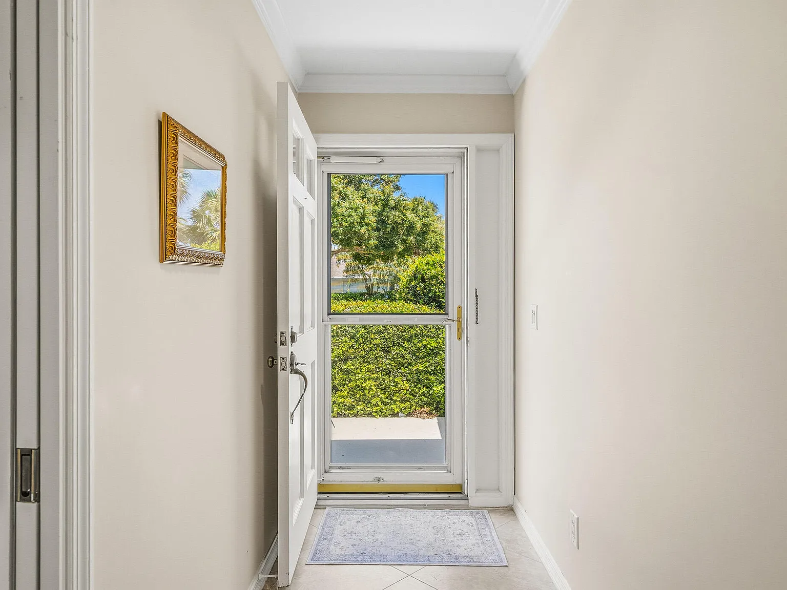 2 bed, 2.0 bath, 2100 sqft, $10,000 — Photo 3