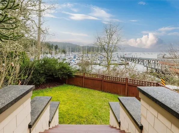6985 Anglers Ln, Central Saanich, BC V8M 1B5