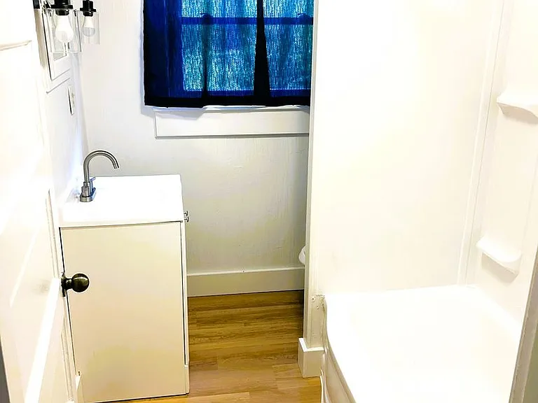 110 Capitol Blvd — Photo 3