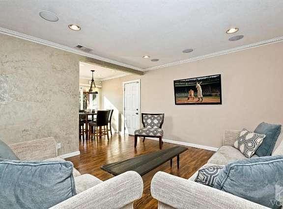 3rd image of 4090 Eileen St