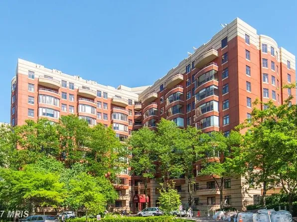 2400 Clarendon Blvd APT 810, Arlington, VA 22201