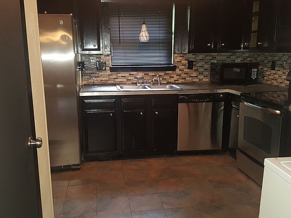 4th image of 657 Watson St