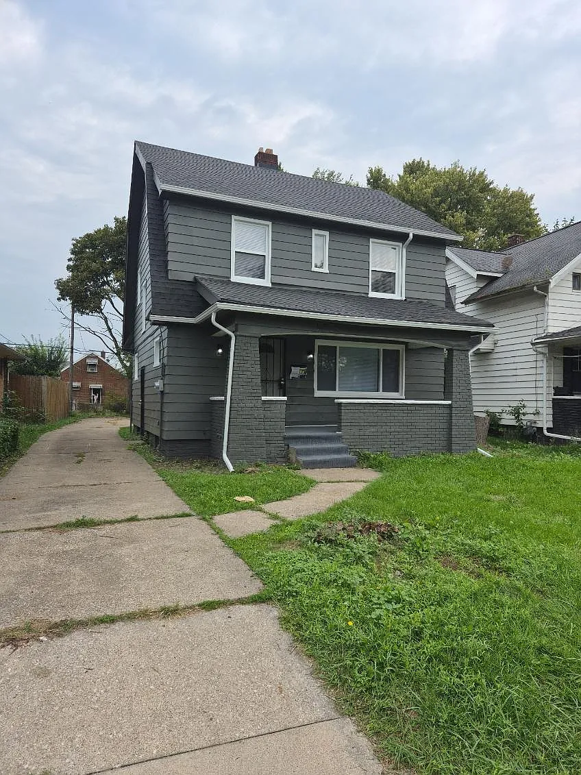 3 bed, 1248 sqft, $1,300 — Photo 1