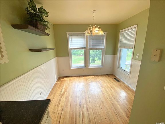 3rd image of 37 Sea Court Ln
