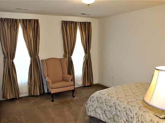 2nd image of 376 Bridle Trail Ln