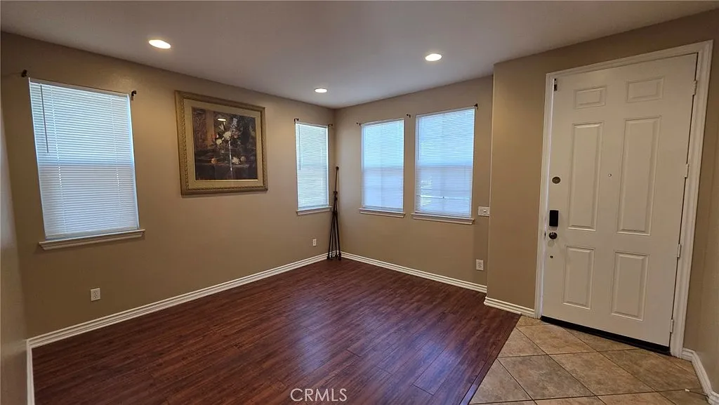 4 bed, 2828 sqft, $3,900 — Photo 4