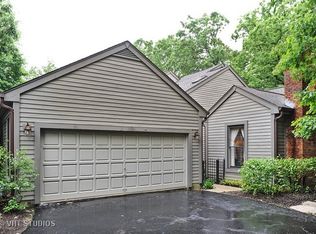 77 Warrington Dr, Lake Bluff, IL