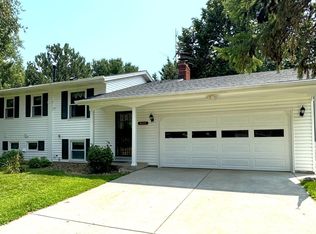 8477 Hillside Trl S, Cottage Grove, MN 55016