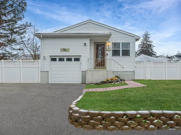 4 Jupiter Road, Rocky Point, NY 11778