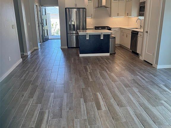 3rd image of 612 NW 182nd St