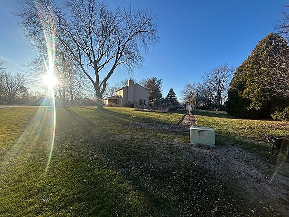 3rd image of 501 Southwood Dr
