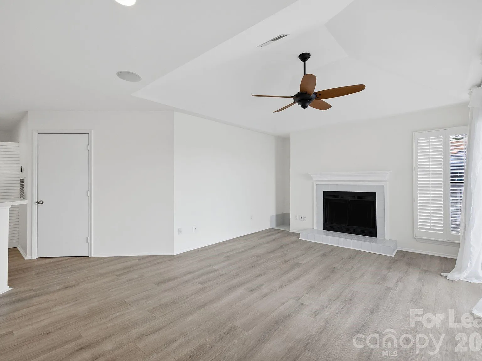 2 bed, 2.0 bath, 910 sqft, $2,400 — Photo 4