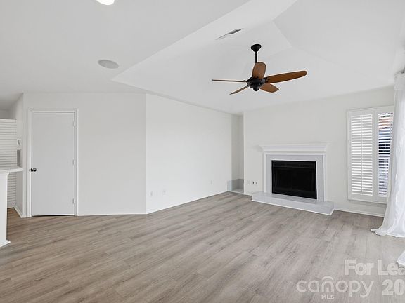 4th image of 18883 Vineyard Point Ln