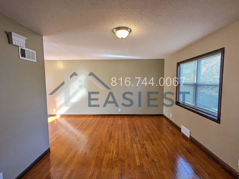 405 NE Orchard St #A — Photo 3