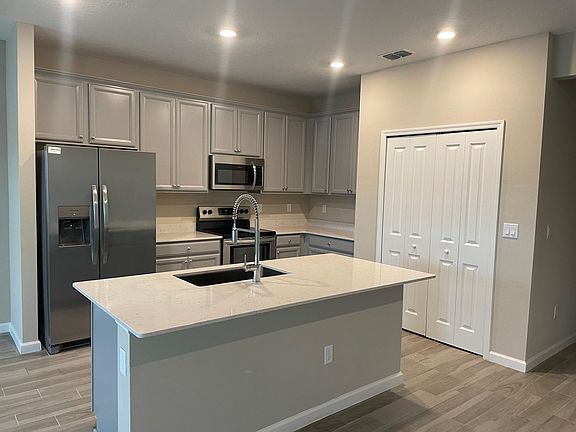 Kitchen, large pantry