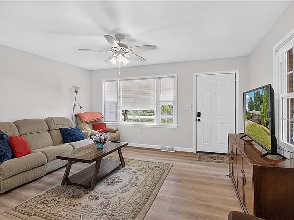 4th image of 303 Evergreen Forest Dr