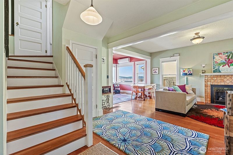 3rd image of 380 Columbia Street