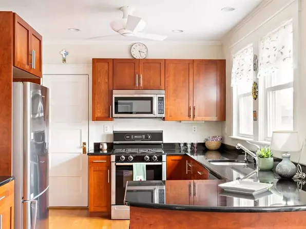 22 Centre St Unit 8, Cambridge, MA 02139