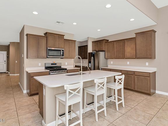 3rd image of 29430 W MITCHELL Avenue