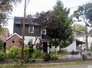 9403 Park Ln S, Woodhaven, NY 11421