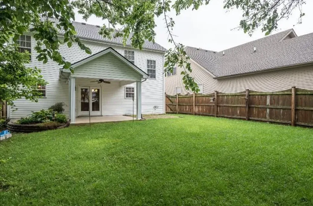 613 Skyview Ln — Photo 2
