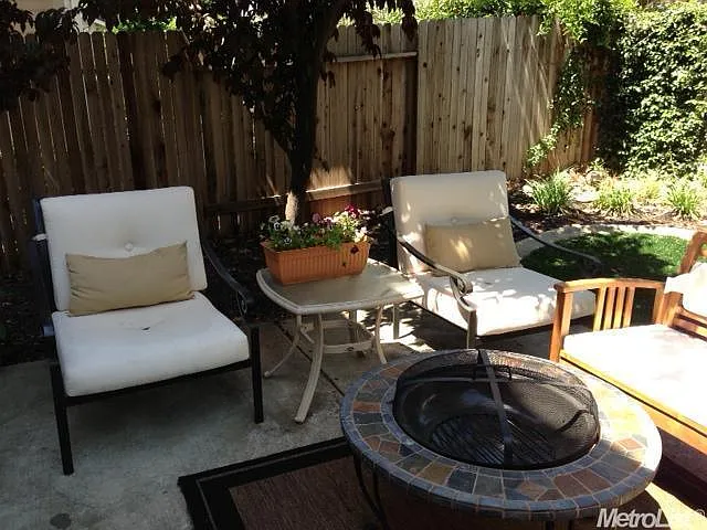 375 Coventry Cir — Photo 11