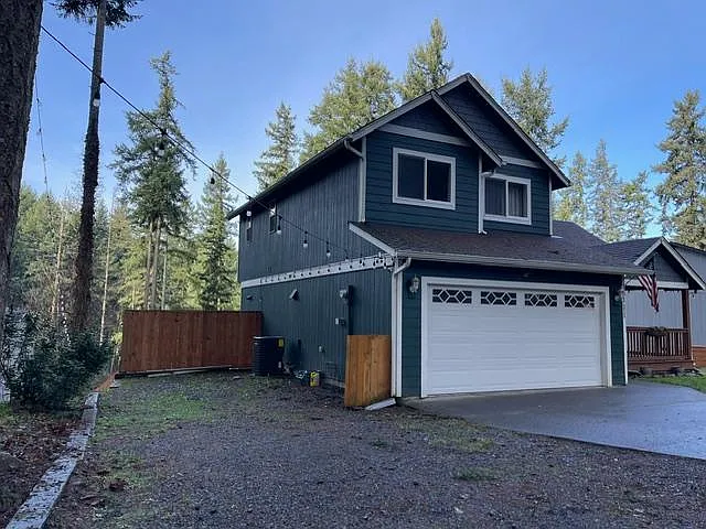 3 bed, 2.5 bath, 1284 sqft, $2,400 — Photo 2