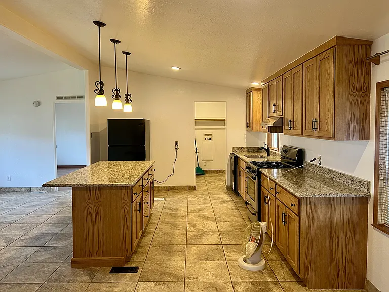5296 Comanche Ave — Photo 11