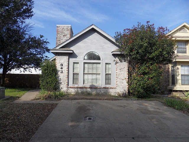 1st image of 943 Fairbanks Cir