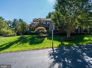 10005 Scenic View Ter, Vienna, VA 22182