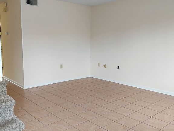 3rd image of 251 Knight Dr APT 1