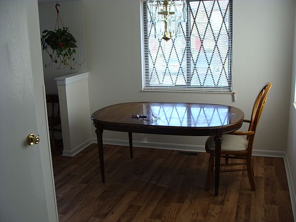 4th image of 461 Vancover Court