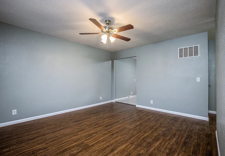 514 NE Corder St #B — Photo 5