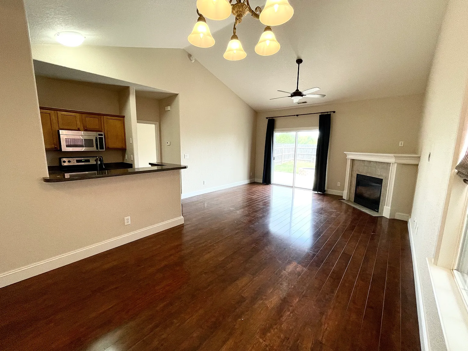 2 bed, 1066 sqft, $1,925 — Photo 2