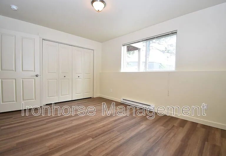 807 W Villard St #13 — Photo 8