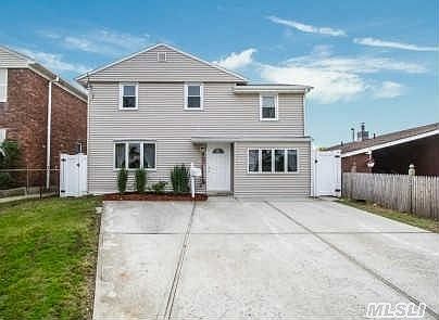 2nd image of 63 Nassau Ln