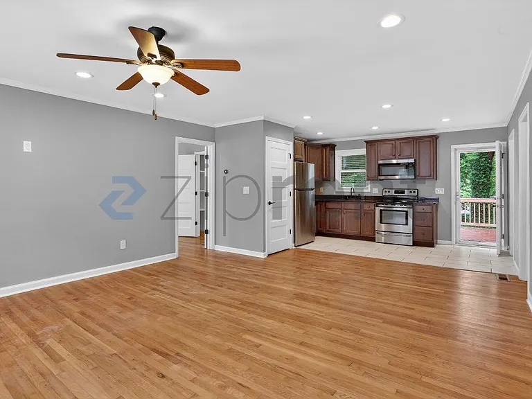 1404 Lockwood Dr SW — Photo 8