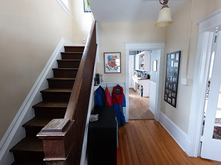 610 Woolwich St — Photo 3