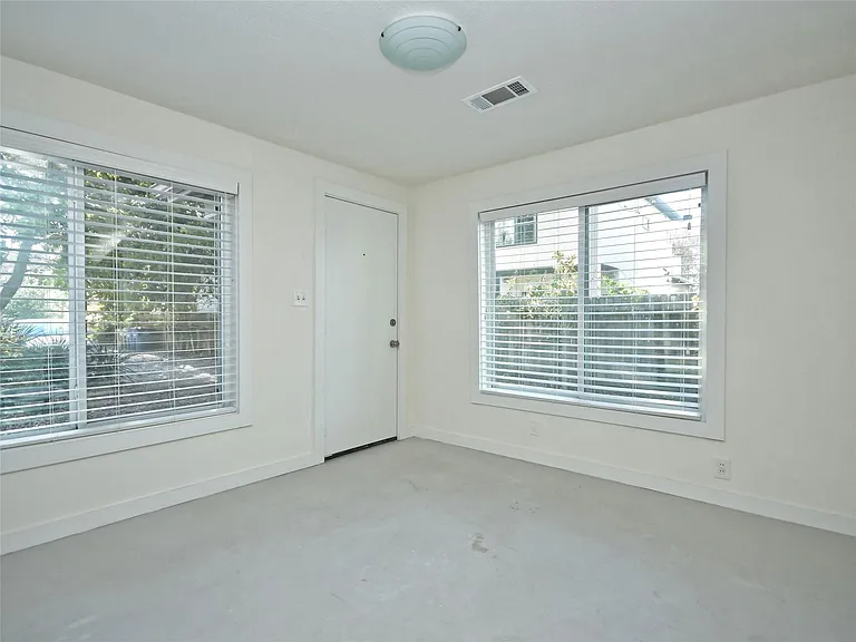 4604 Red River St #B — Photo 7