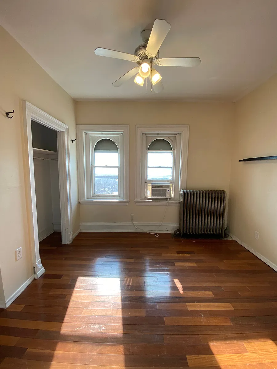 Building Photo - 306 N 35th St #3F