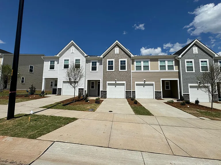 5719 Woodlawn Dr — Photo 2