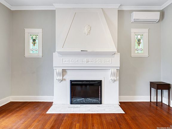 3rd image of 145 E MAGNOLIA AVE