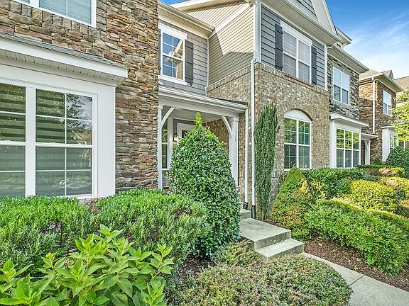 3rd image of 1338 Riverbrook Dr