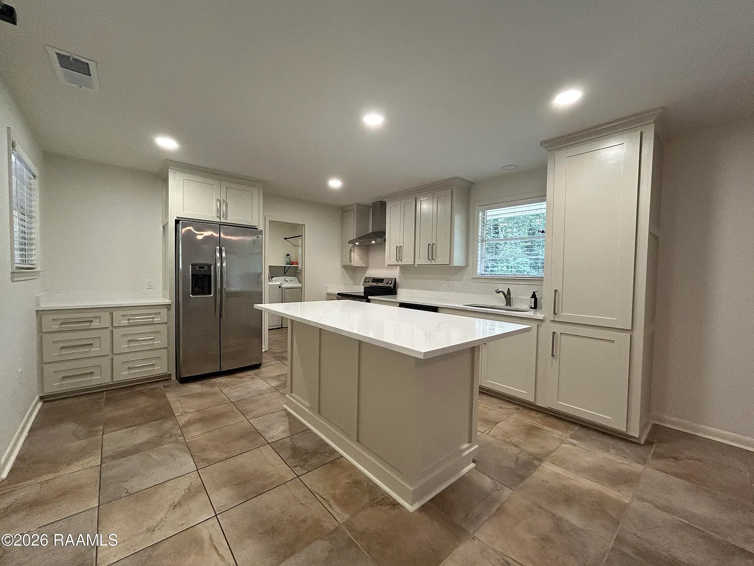 3 bed, 2.0 bath, 1650 sqft, $1,900 — Photo 4